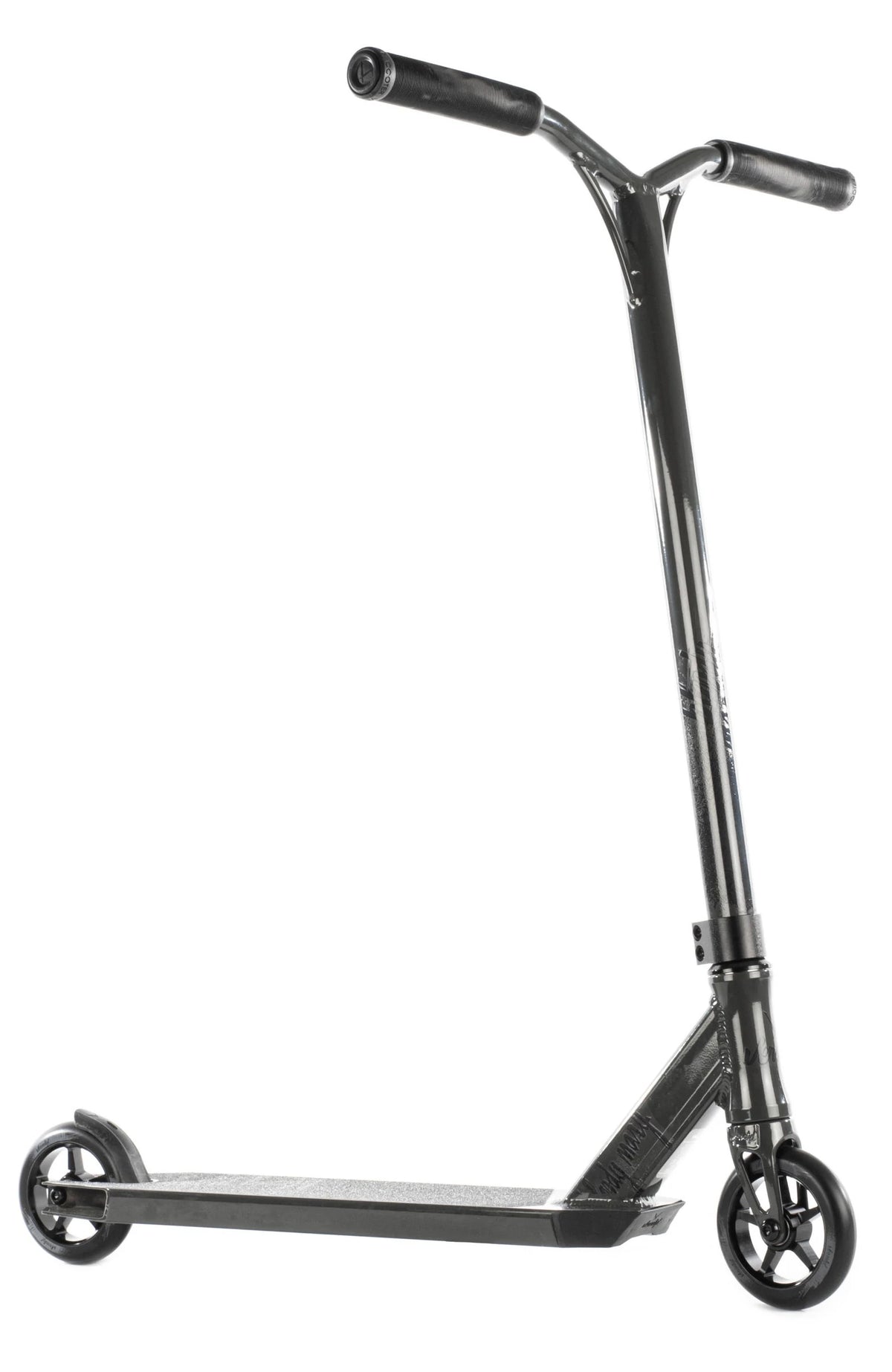 Trottinette freestyle Versatyl Bloody Mary Noir complète, vue de profil, guidon Y-bar noir et pièces noir