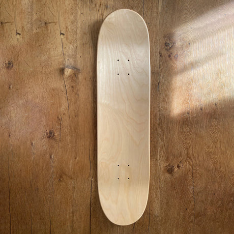 Planche de skate blank ou planche de marque : quelle différence ?