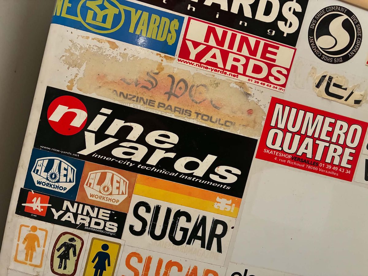 Stickers vintage Nine Yards et Numéro Quatre Skateshop Versailles