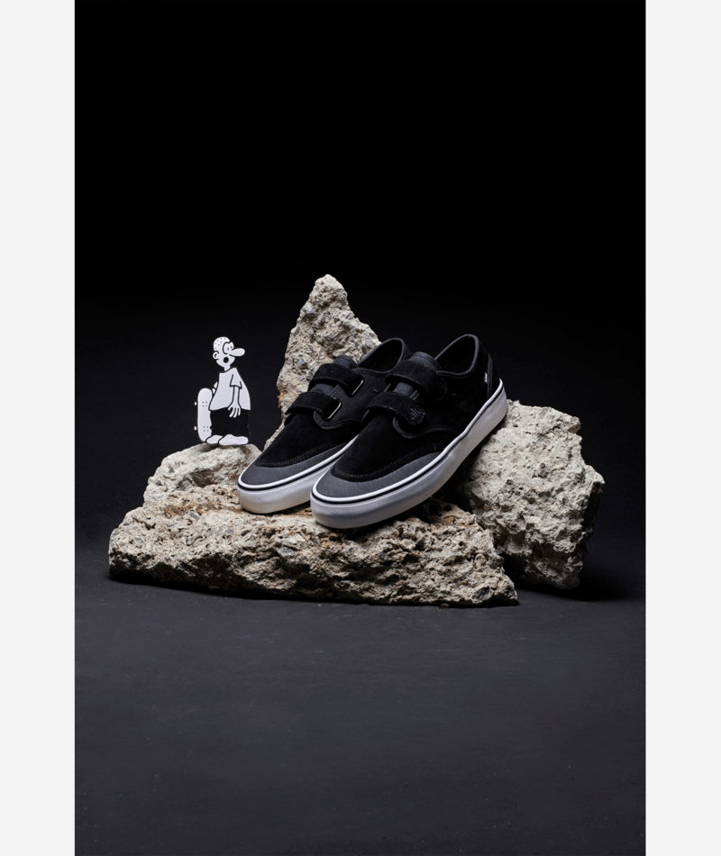 Chaussure de skate Globe Motley II Strap Black White