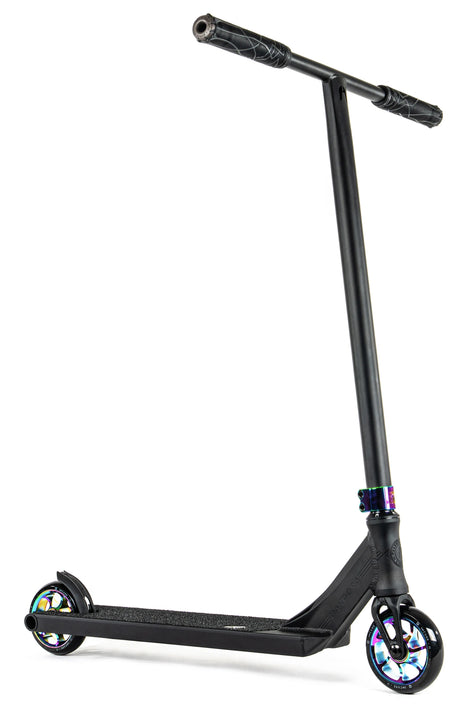 Trottinette freestyle Ethic DTC Pandora Néochrome complète, vue de profil, guidon T-bar noir et pièces anodisées bleues