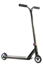 Trottinette freestyle Versatyl Cosmopolitan Néochrome complète, vue de profil, guidon Y-bar bleu et pièces néochrome